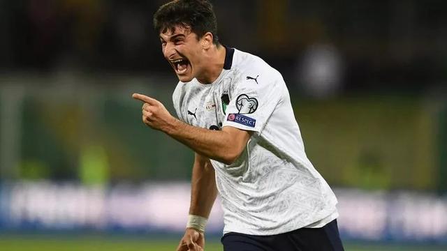 20分钟进2球，德里乌赫当选埃因霍温客场4-1利物浦全场最佳