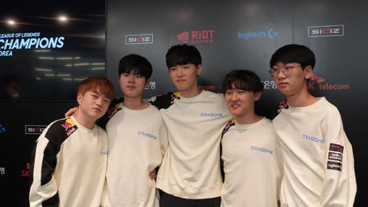 狼队主帅：三个丢球如孩童游戏般白送曼联